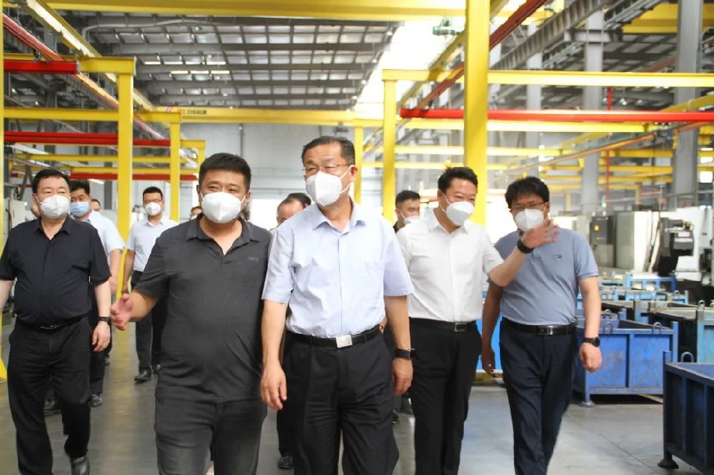 市人大常委會(huì)副主任牛穎建一行蒞臨恒工精密視察調(diào)研